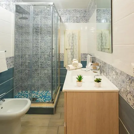 Lucon House アパート *