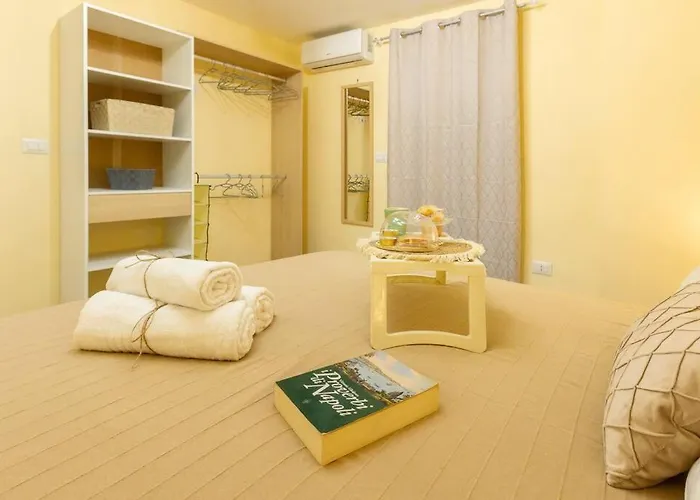 Lucon House Lägenhet Neapel